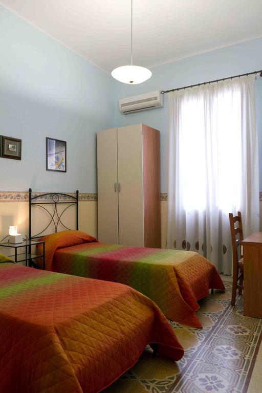 Casa Vacanza Albamarina Trapani Værelse billede