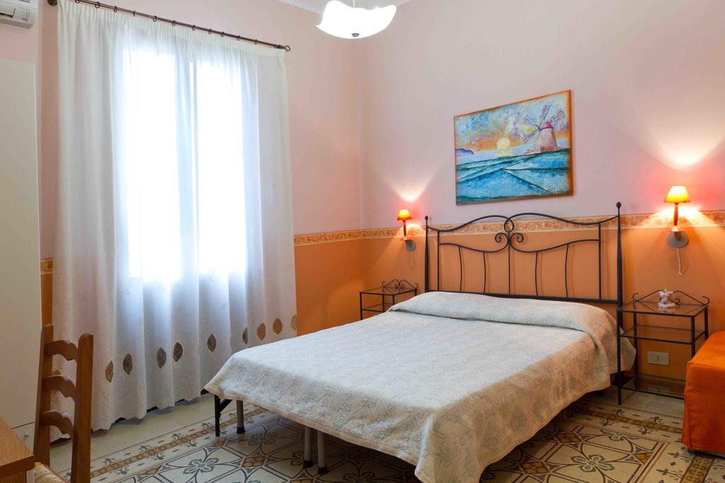 Casa Vacanza Albamarina Trapani Værelse billede